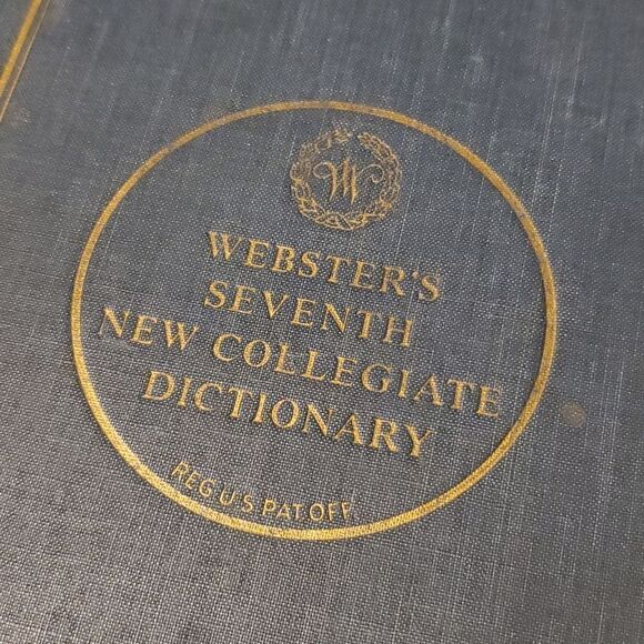 Vintage Webster's Seventh New Collegiate Dictionary Blue & Gold Hardcover 1967 - Picture 2 of 14